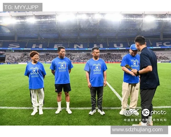 上海足球队在世锦赛中的拼搏历程与荣耀时刻全景回顾 上海足球队在世锦赛中的拼搏历程与荣耀时刻全景回顾