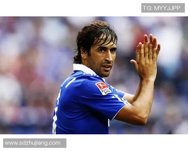 足球明星修图素材分享助你轻松打造完美球场风采与精彩瞬间