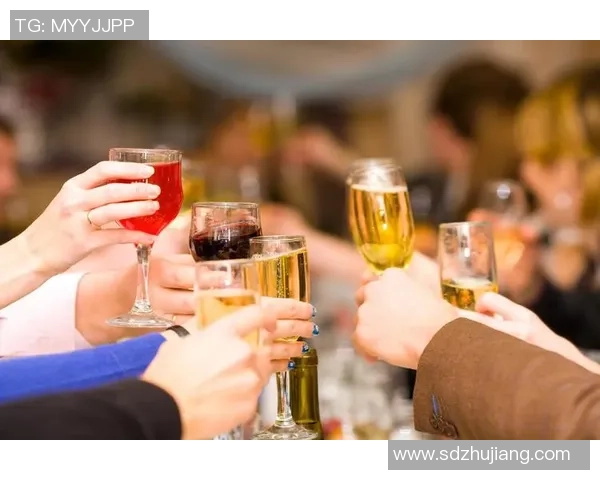 足球明星欢聚一堂碰杯庆祝卡通形象展现友谊与激情