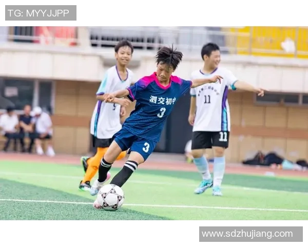 足球明星解说精彩瞬间回顾与分析让我们一起感受绿茵场上的激情与荣耀 足球明星解说精彩瞬间回顾与分析让我们一起感受绿茵场上的激情与荣耀